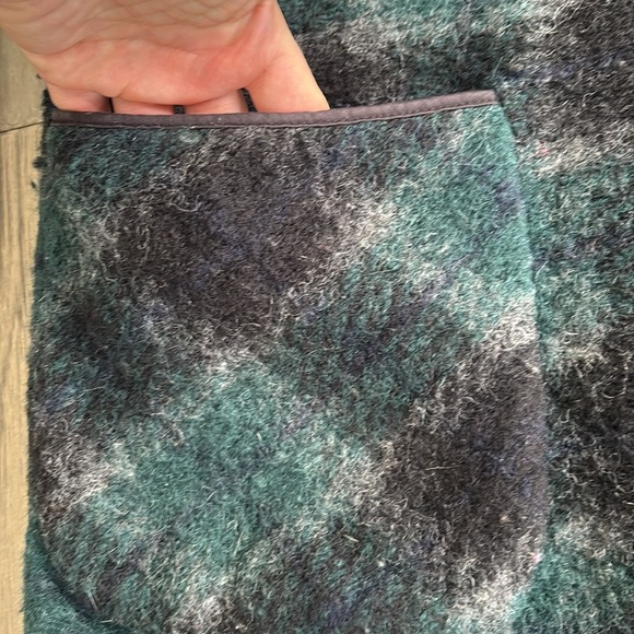 Wilfred Free | Aritzia wool blend off duty jacket green and black plaid - Picture 4 of 14